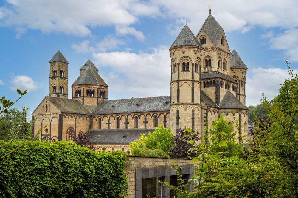 13 Most Amazing Buildings From The Middle Ages That Are Still Standing